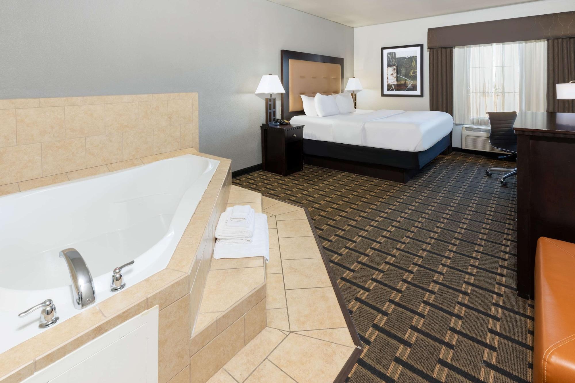 Hotel La Quinta By Wyndham Mt. Pleasant Mount Pleasant Esterno foto