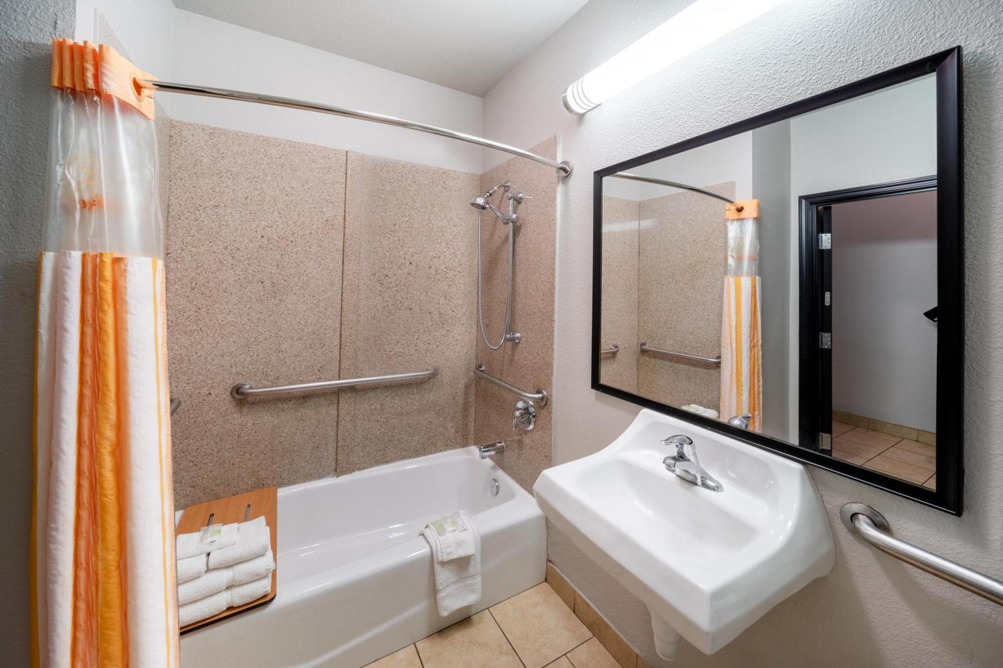 Hotel La Quinta By Wyndham Mt. Pleasant Mount Pleasant Esterno foto